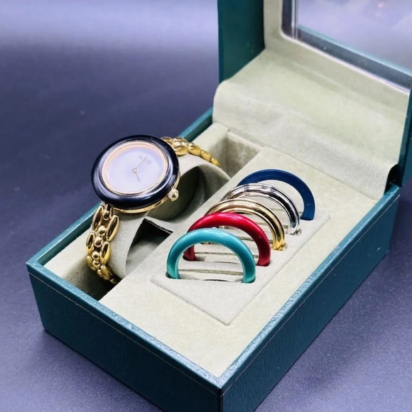 GUCCI Vintage RARE Watch 14 k Gold Plated with bezels SWISS MADE QUARTZ - Picture 7 of 9